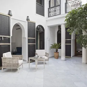 3* Pensión Mirage